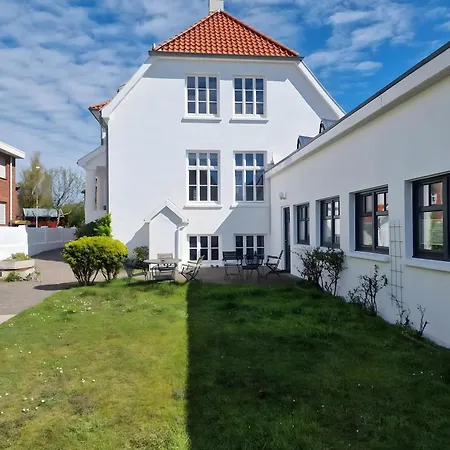 Aurora Villa *